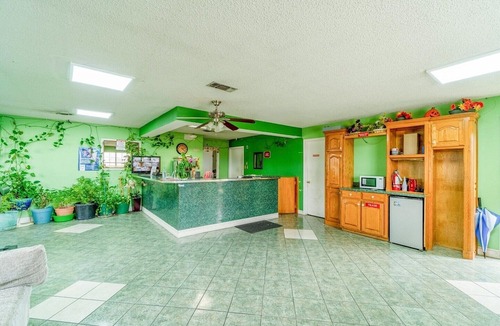 Mineral Wells Apartment | King Bed |Smoking|Mineral Wells, TX