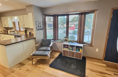 Hays House | Spacious, Big Family-Friendly 4 Bedroom Ranch Home in Hays, Kansas