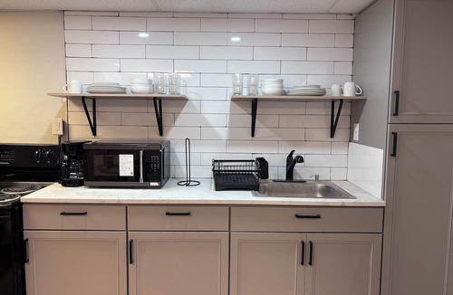 Ballinger Apartment | 1/1 Cozy upstairs studio apartment -pet friendly