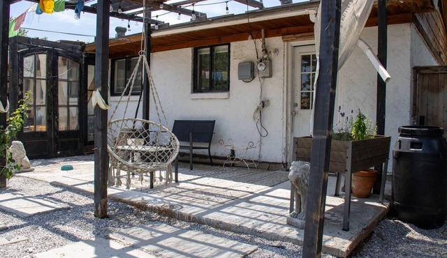 Permaculture Bungalow Safe Haven - 15 min away from downtown & Tinker!