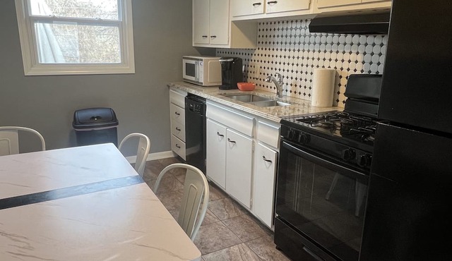 Cozy two bedroom home near downtown Shawnee
