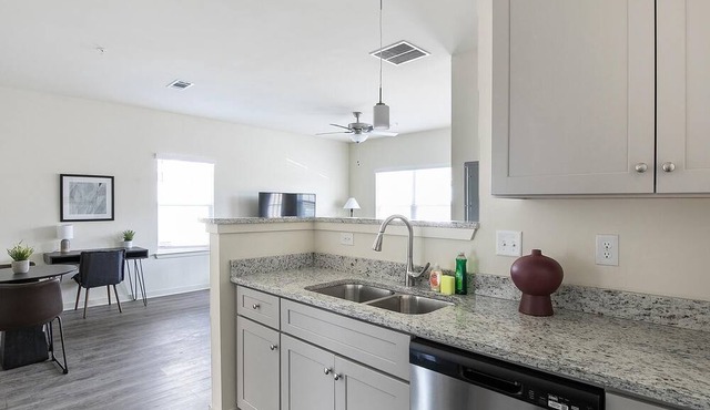 Modern Apartment in Prime Location (ID1401X787)