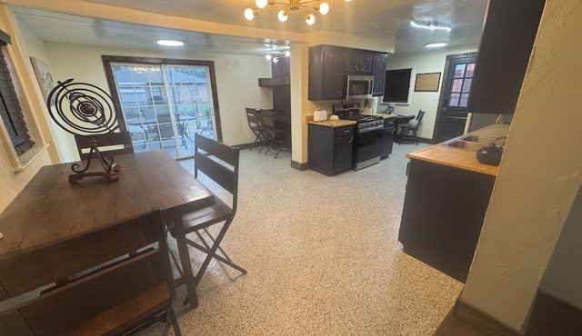 Sleeps 6 Fenced Yard Patio