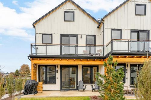 Ponderosa Court, Unit 2A